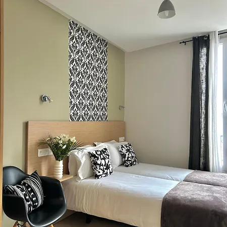 Hotel Le National Paris 3*
