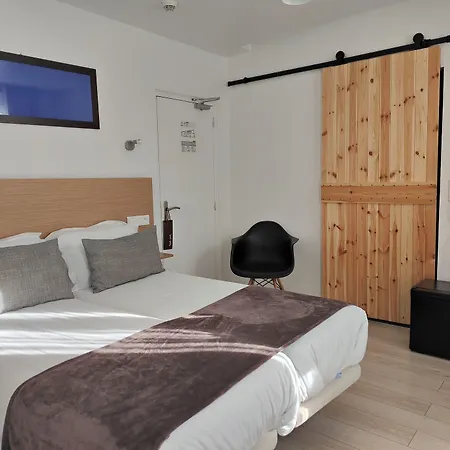 Hotel Le National Paris 3*